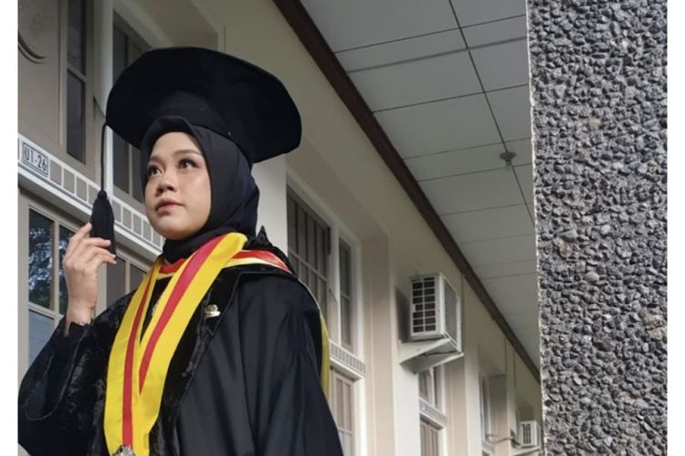 Sosok Likha,Telah Lulus S3 Cumlaude di UGM dengan Beasiswa