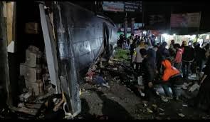 Bus Terguling di Ciater Subang Angkut Rombongan Siswa SMK